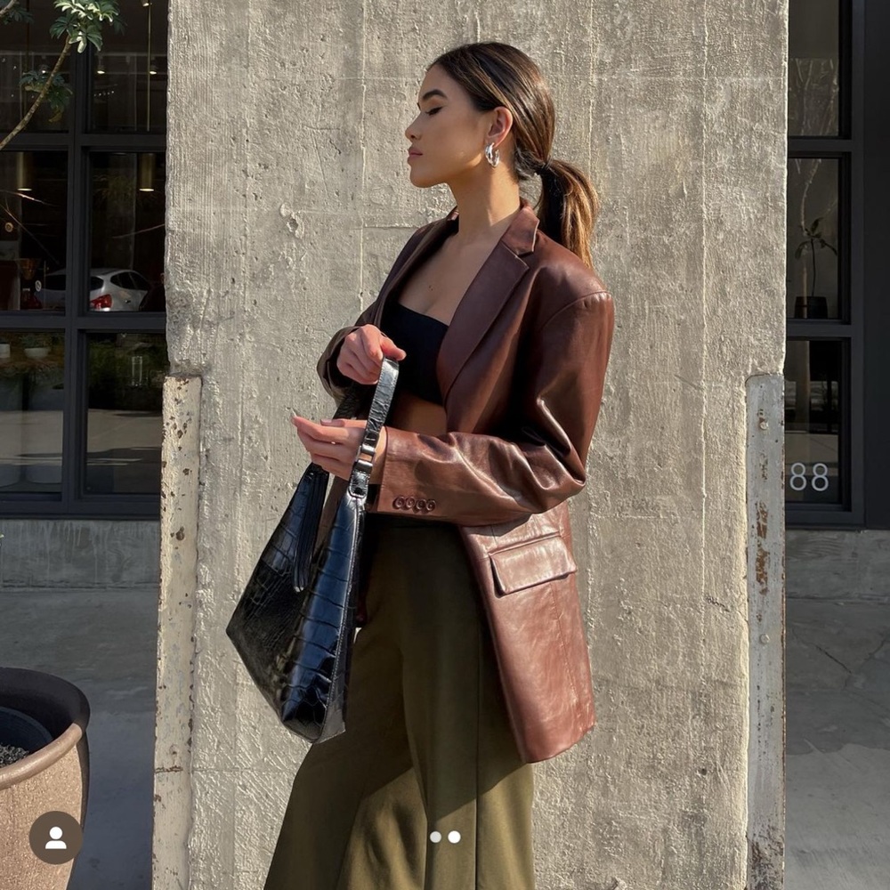 LA MARQUE OVERSIZED LEATHER BLAZER